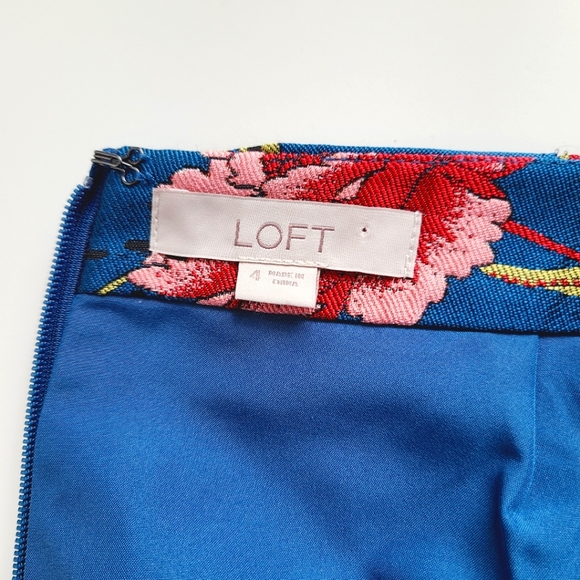 Ann Taylor Loft Straight Faux Wrap Skirt - Size 4 - Picture 4 of 4